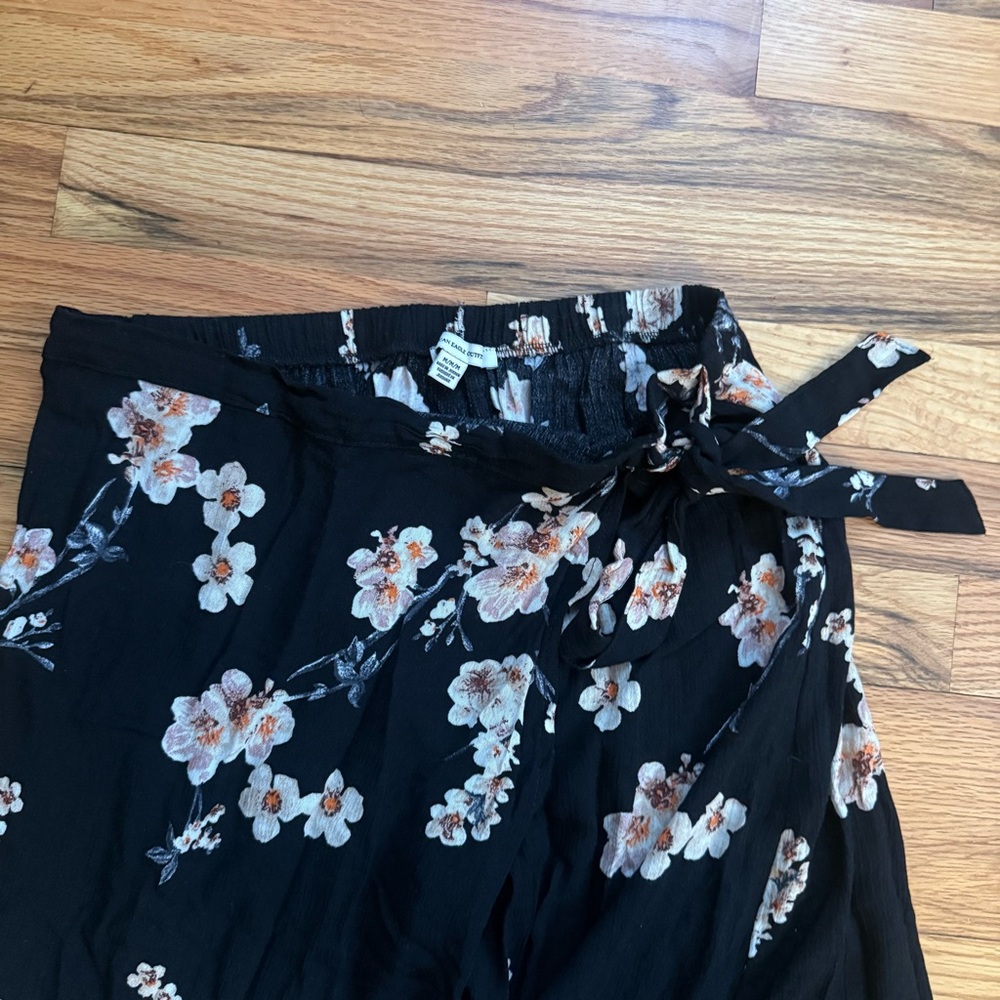 American Eagle Floral Black Faux Wrap Skirt - Picture 3 of 6